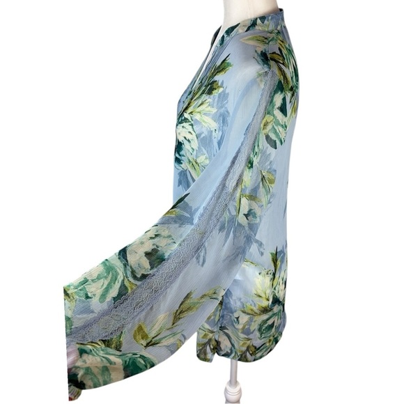 Susan Graver Blue Floral Lightweight Blouse Size Small - Picture 3 of 8